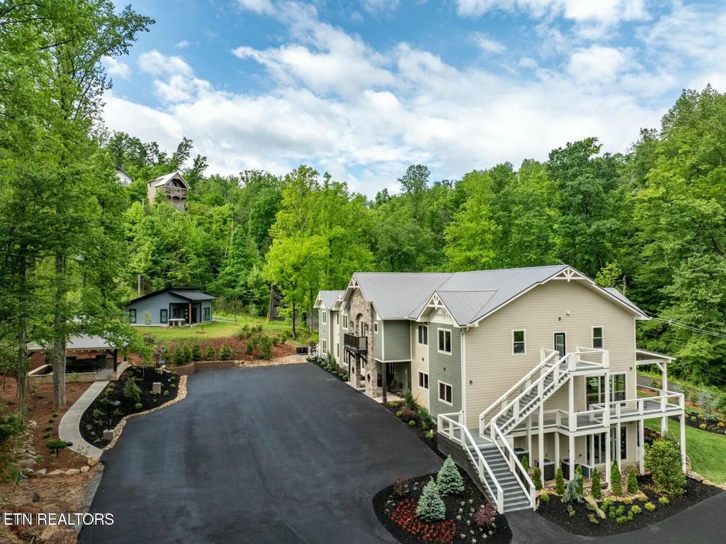 Photo of 281 Loop Rd, Gatlinburg, TN 37738 (MLS # 1287860)