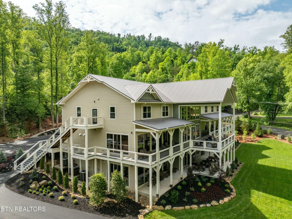Photo of 281 Loop Rd, Gatlinburg, TN 37738 (MLS # 1287860)