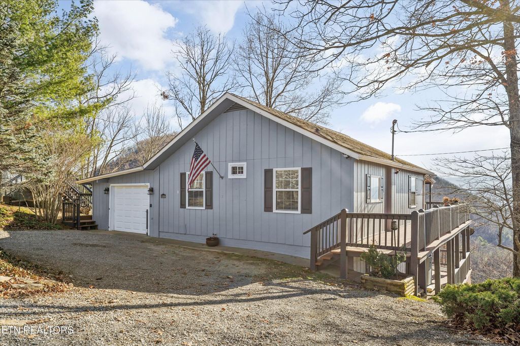 Photo of 1009 Old Laurel Lane, Sevierville, TN 37876 (MLS # 1327178)
