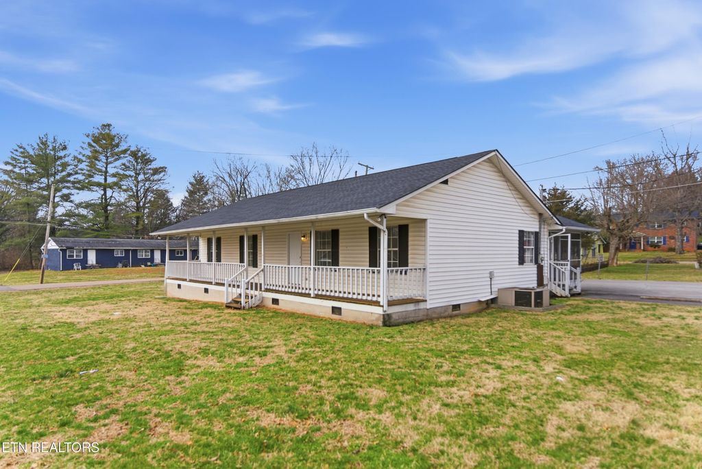 Photo of 2511 Cedar Lane, Knoxville, TN 37918 (MLS # 1328040)