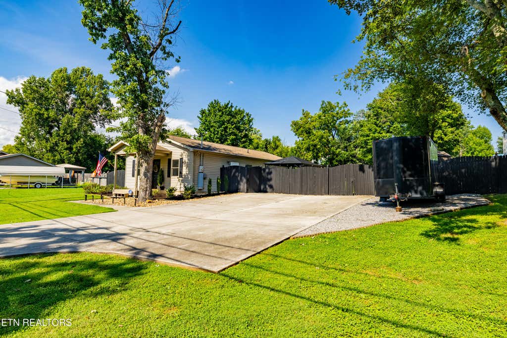 Photo of 410 Harville St, Maryville, TN 37804 (MLS # 1352847)