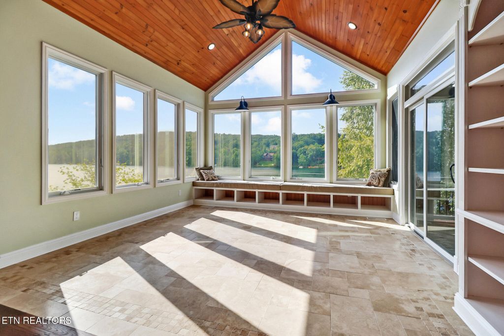 Photo of 21 Mariners Court, Fairfield Glade, TN 38558 (MLS # 1260385)