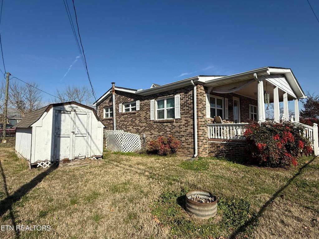 Photo of 100 Church St, Loudon, TN 37774 (MLS # 1324226)