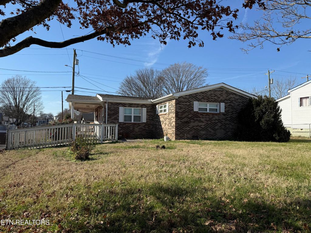 Photo of 100 Church St, Loudon, TN 37774 (MLS # 1324226)