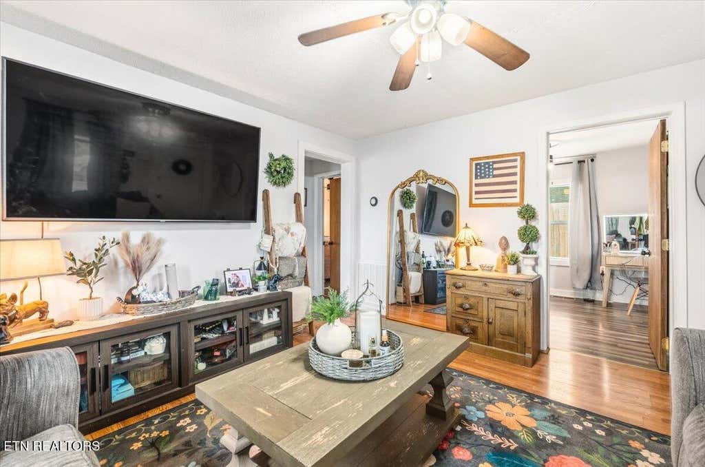 Photo of 502 S 12th St, LaFollette, TN 37766 (MLS # 1345810)