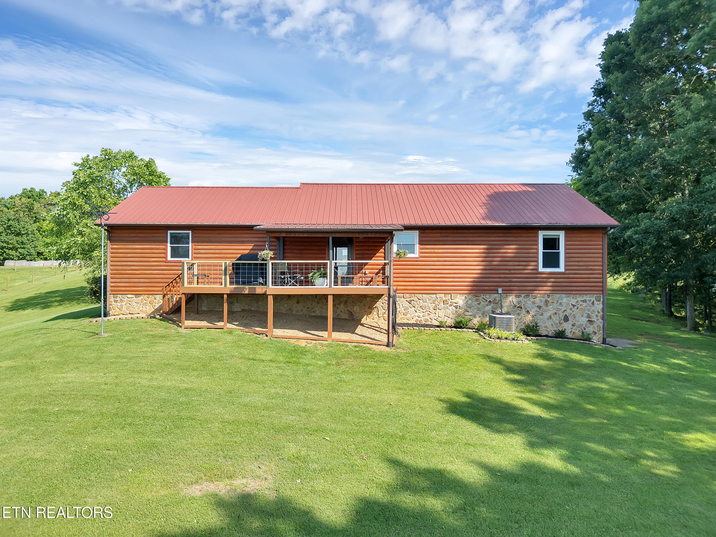 902 S Mill Rd