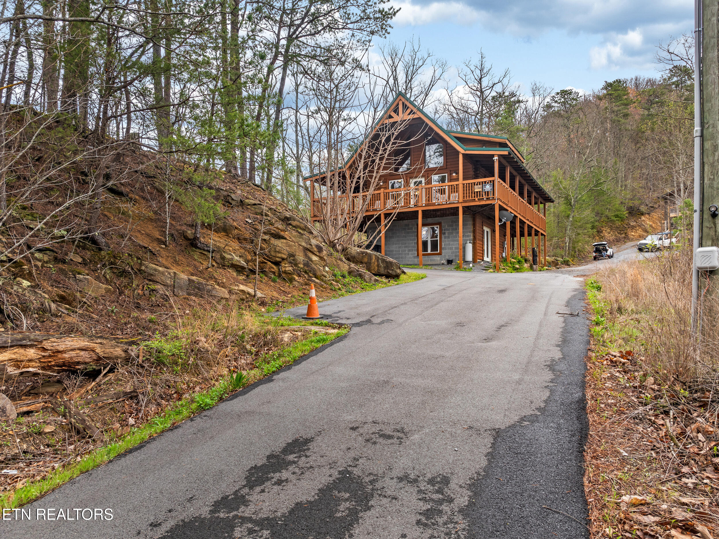 2125 Cascades Court
