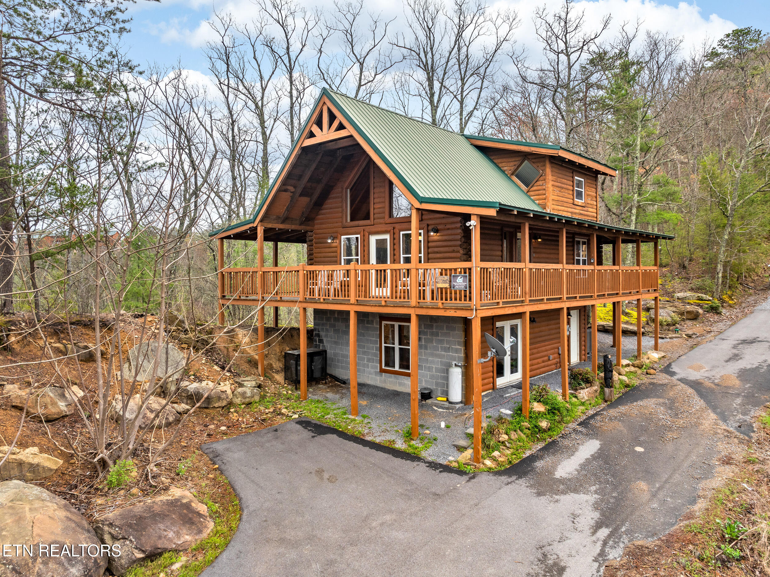 2125 Cascades Court