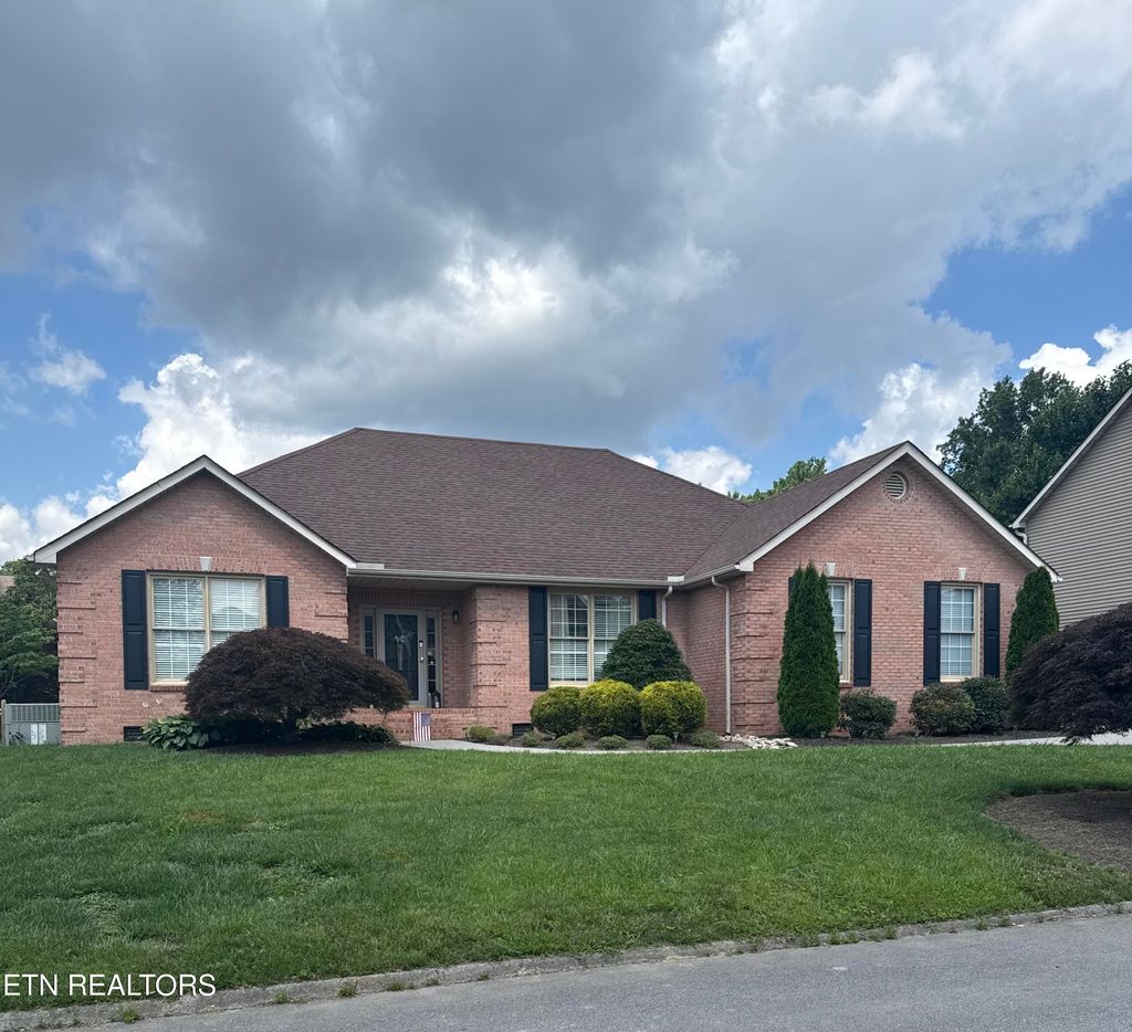 Photo of 829 Meadowfield Drive, Knoxville, TN 37923 (MLS # 1344283)