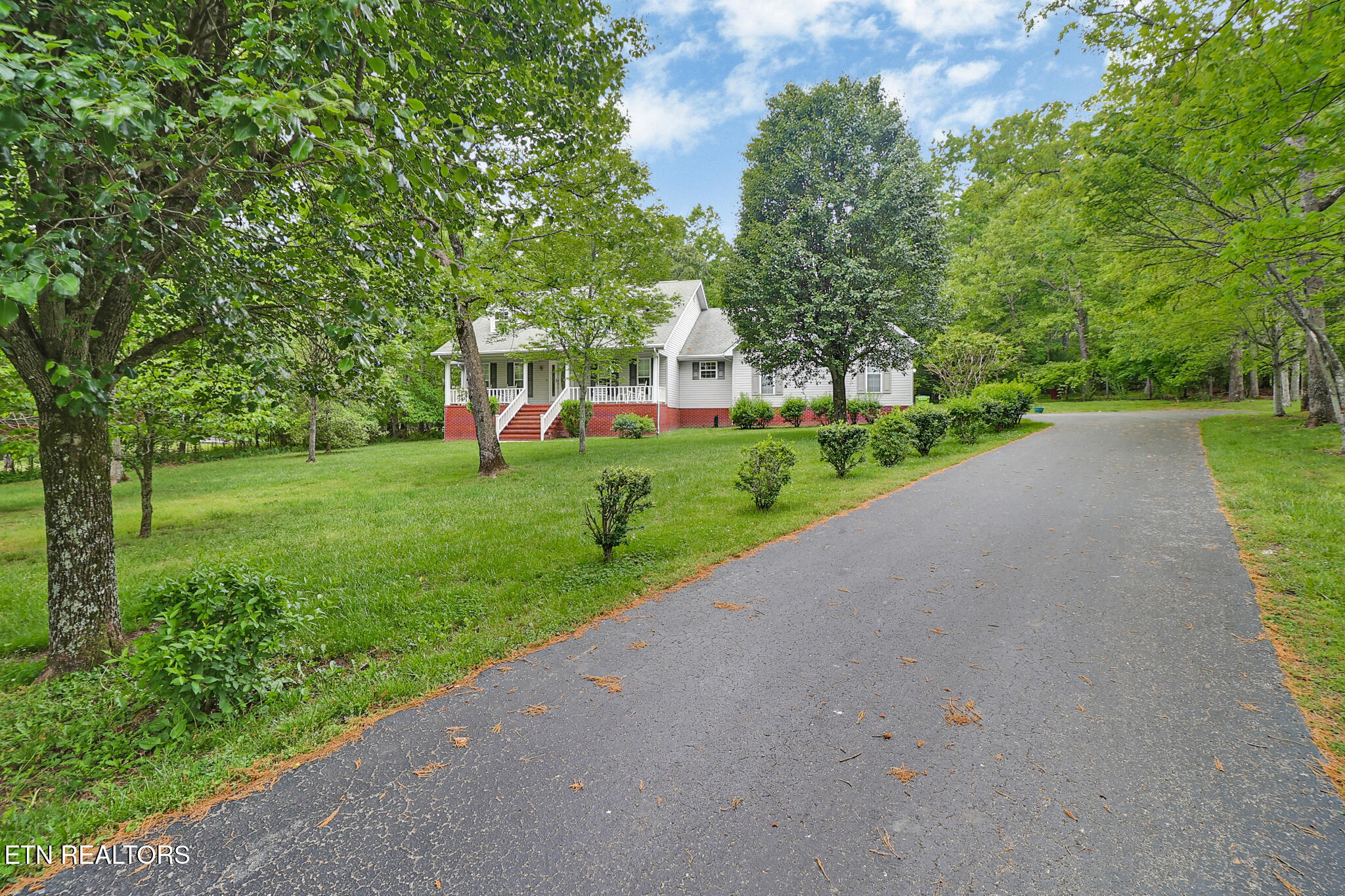 121 Laurelwood Lane