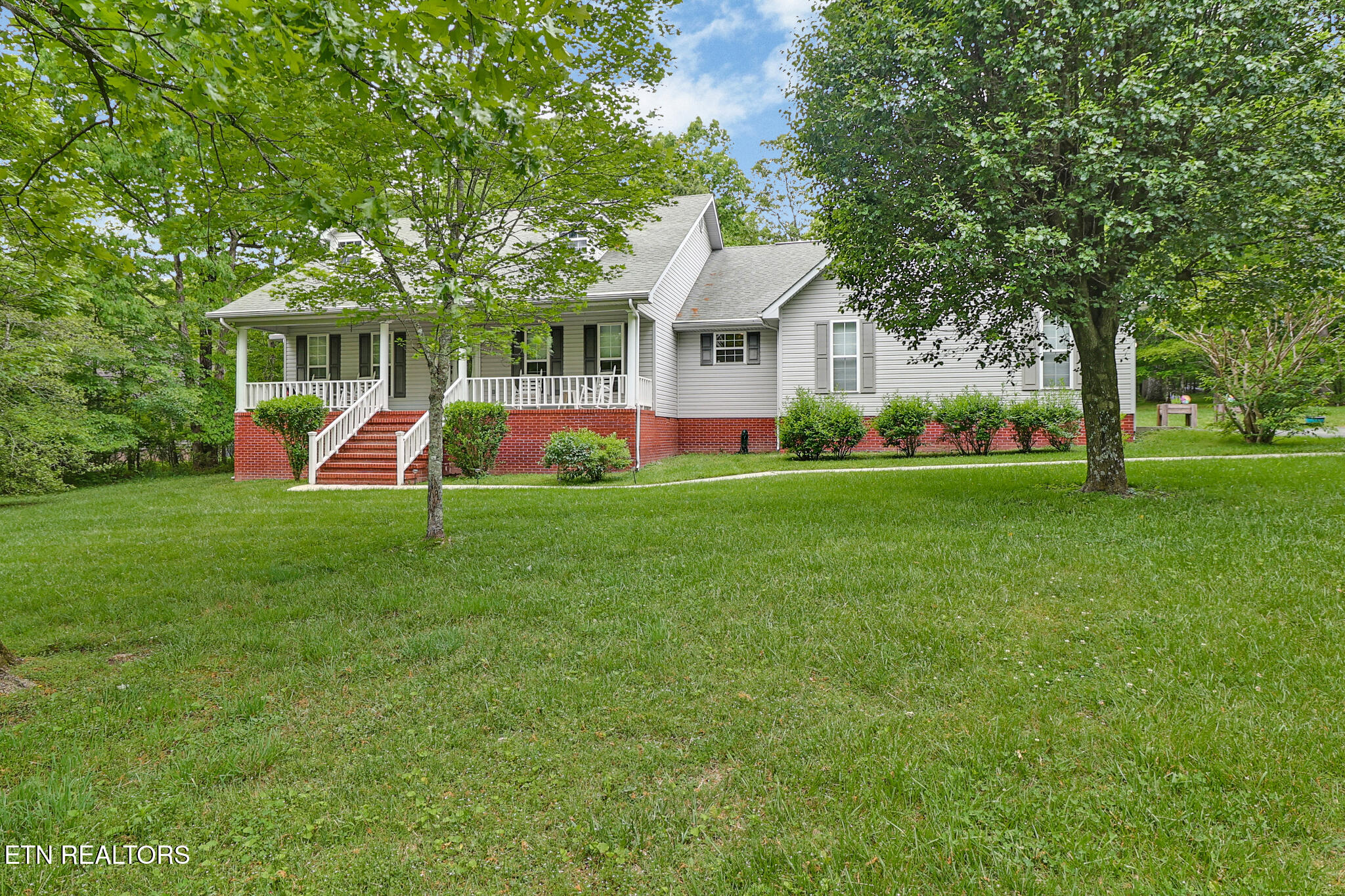121 Laurelwood Lane