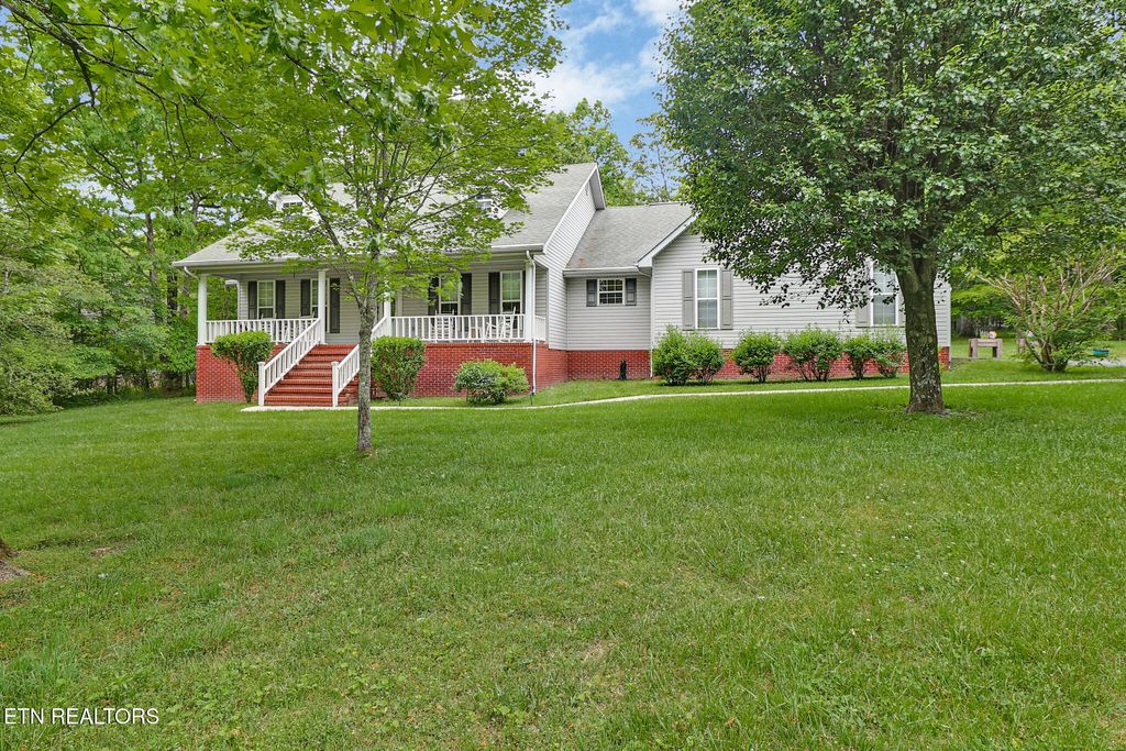 Photo of 121 Laurelwood Lane, Crossville, TN 38555 (MLS # 1340778)