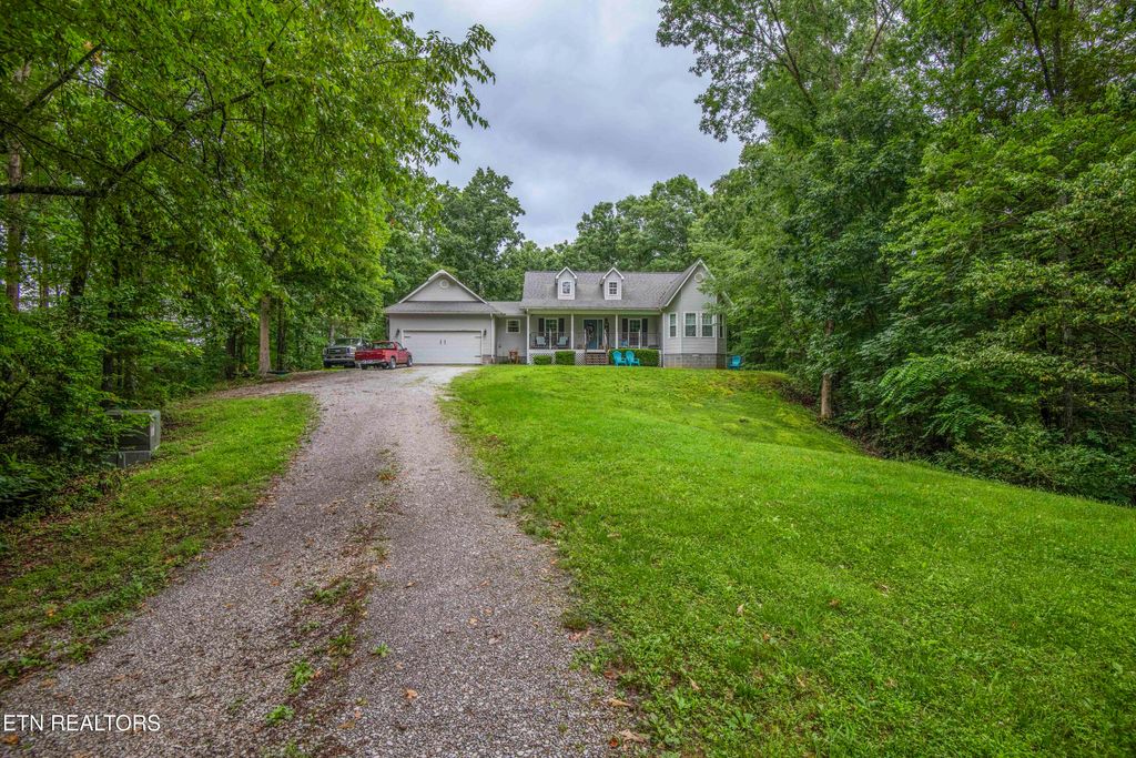 Photo of 123 Southlake Drive, Kingston, TN 37763 (MLS # 1341672)