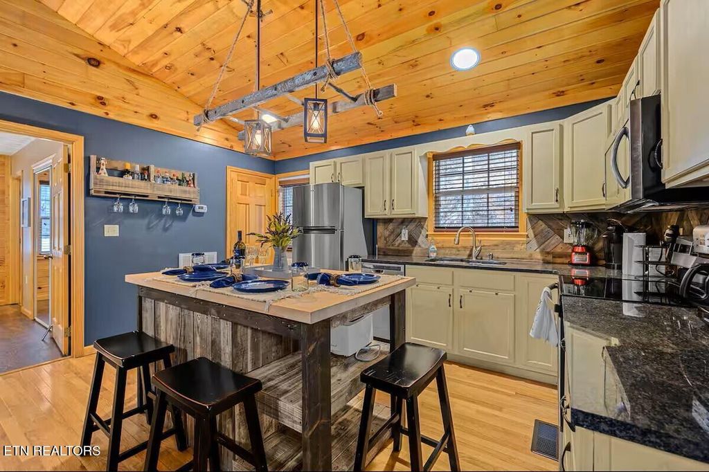 Photo of 2203 Woodcock Tr, Sevierville, TN 37876 (MLS # 1332934)