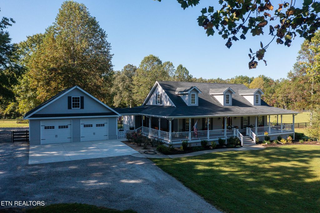 Photo of 205 Crest View Drive, Sunbright, TN 37872 (MLS # 1316118)