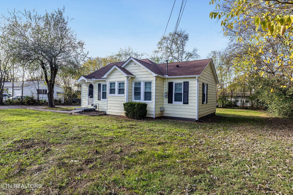 Photo of 310 Russell Rd, Rockford, TN 37853 (MLS # 1283509)