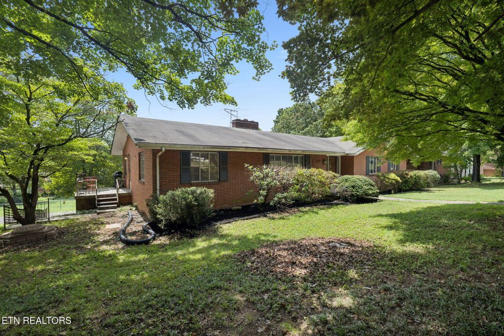 Photo of 8200 Corteland Drive, Knoxville, TN 37909 (MLS # 1309692)