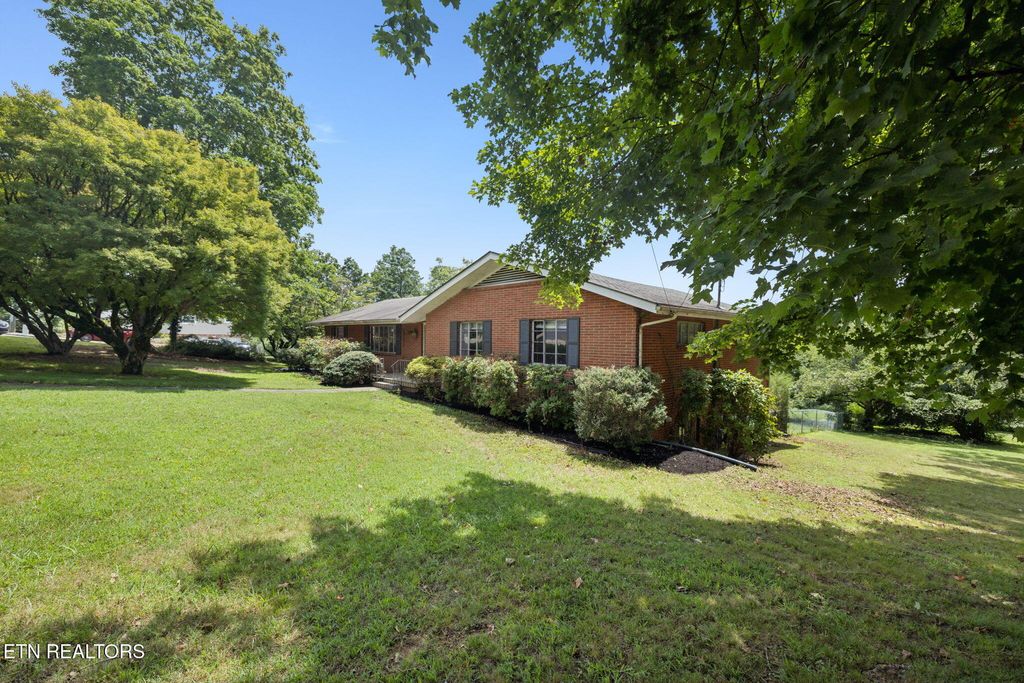Photo of 8200 Corteland Drive, Knoxville, TN 37909 (MLS # 1309692)