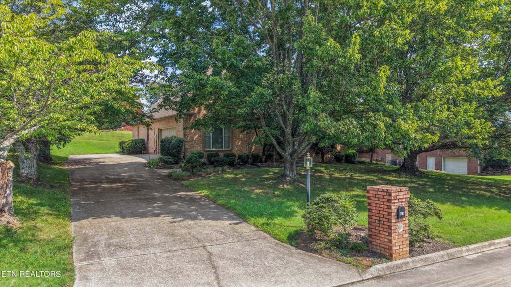 Photo of 823 Royal View Drive, Maryville, TN 37801 (MLS # 1349929)