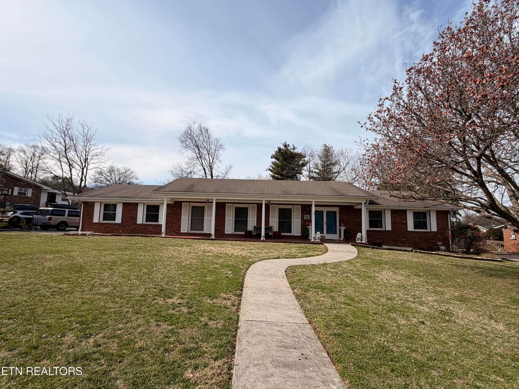 Photo of 117 Essex Drive, Knoxville, TN 37922 (MLS # 1330835)