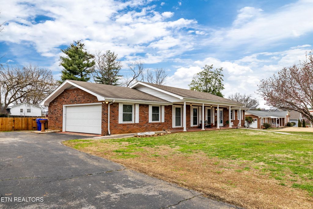 Photo of 117 Essex Drive, Knoxville, TN 37922 (MLS # 1330835)