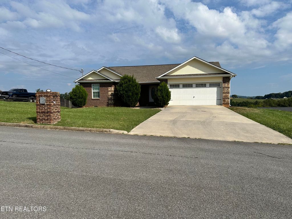 Photo of 642 Privet Drive, Dandridge, TN 37725 (MLS # 1314226)