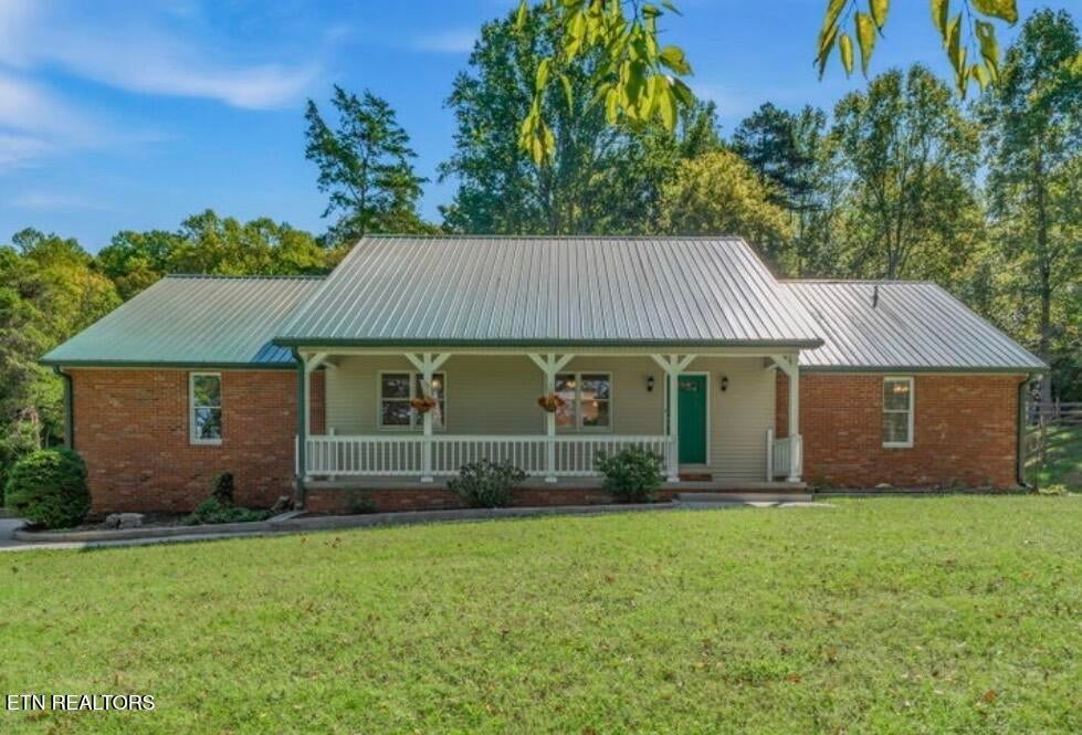 Photo of 1034 Poplar Creek Rd, Oliver Springs, TN 37840 (MLS # 1359437)