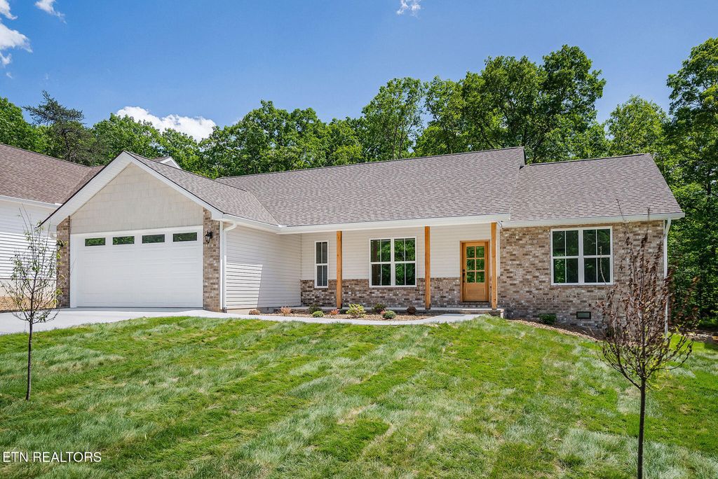 Photo of 384 St George Drive, Fairfield Glade, TN 38558 (MLS # 1302153)
