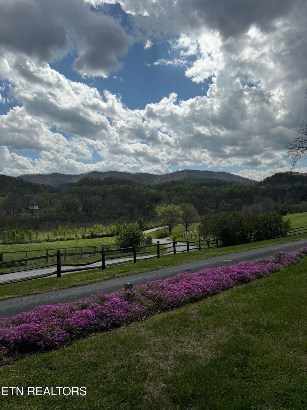 Photo of 918 Country Lane, Walland, TN 37886 (MLS # 1337387)