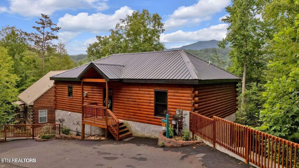 Photo of 1616 Misty Hollow Way, Gatlinburg, TN 37738 (MLS # 1316843)