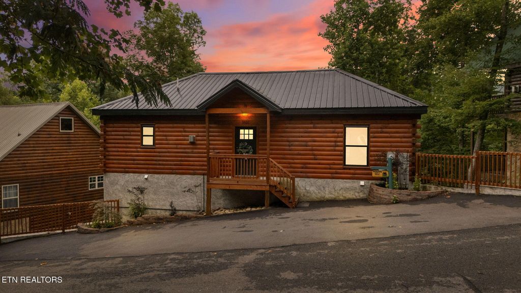 Photo of 1616 Misty Hollow Way, Gatlinburg, TN 37738 (MLS # 1316843)