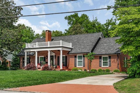 Photo of 819 N Jefferson Ave, Cookeville, TN 38501 (MLS # 1332062)