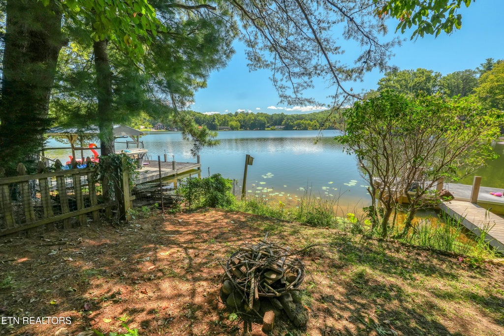 Photo of 5723 Lakeshore Drive, Tallassee, TN 37878 (MLS # 1353532)