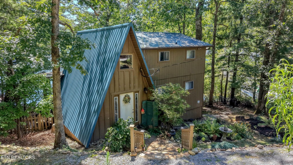 Photo of 5723 Lakeshore Drive, Tallassee, TN 37878 (MLS # 1353532)