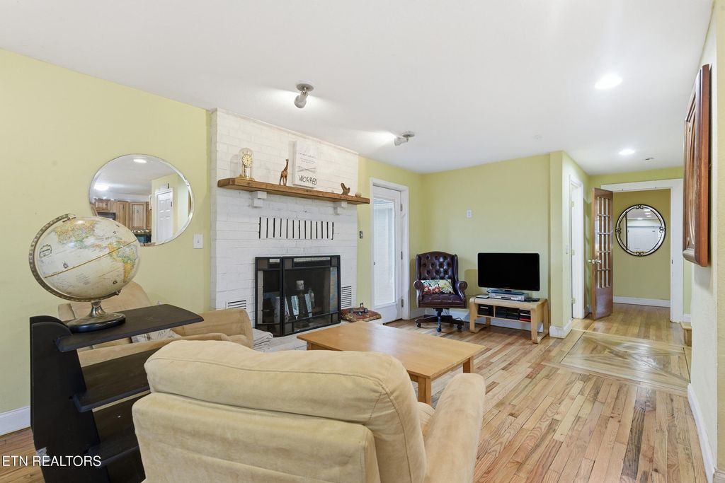 Photo of 1134 Wallace Rd, Knoxville, TN 37919 (MLS # 1322358)