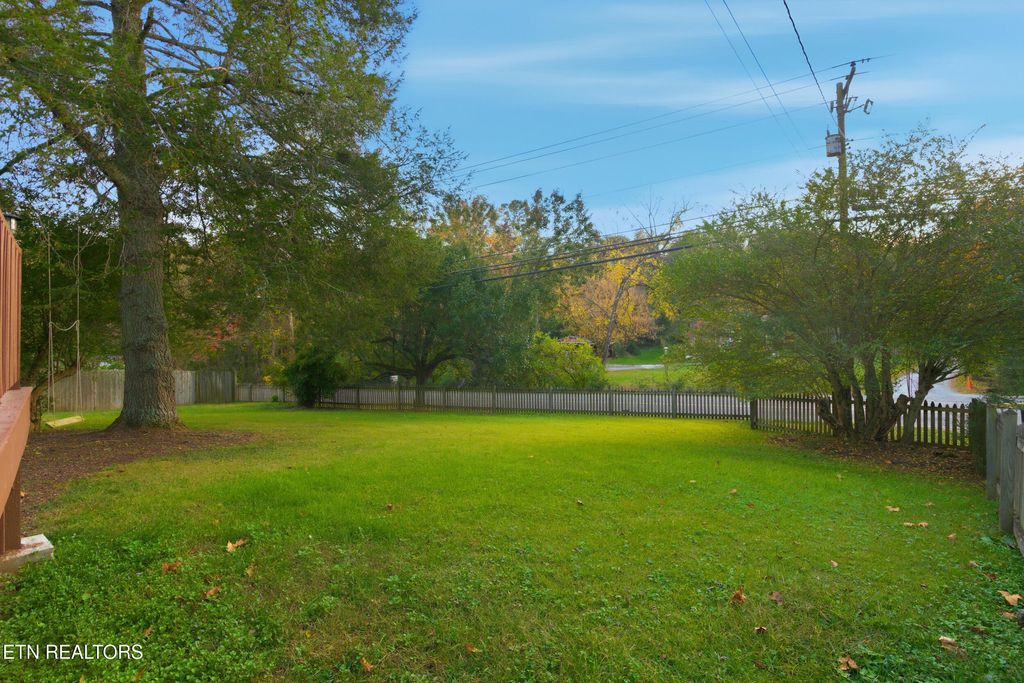Photo of 1134 Wallace Rd, Knoxville, TN 37919 (MLS # 1322358)