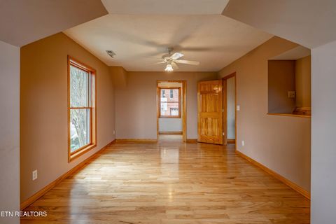 Tiny photo for 211 Wolf Run, Caryville, TN 37714 (MLS # 1334864)