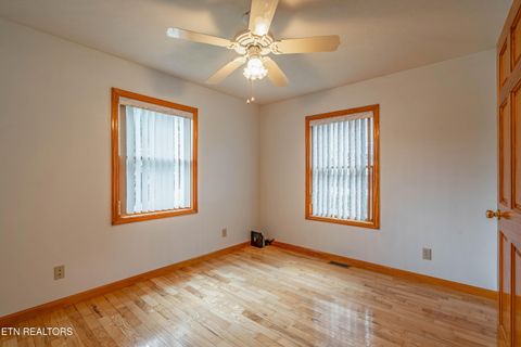 Tiny photo for 211 Wolf Run, Caryville, TN 37714 (MLS # 1334864)