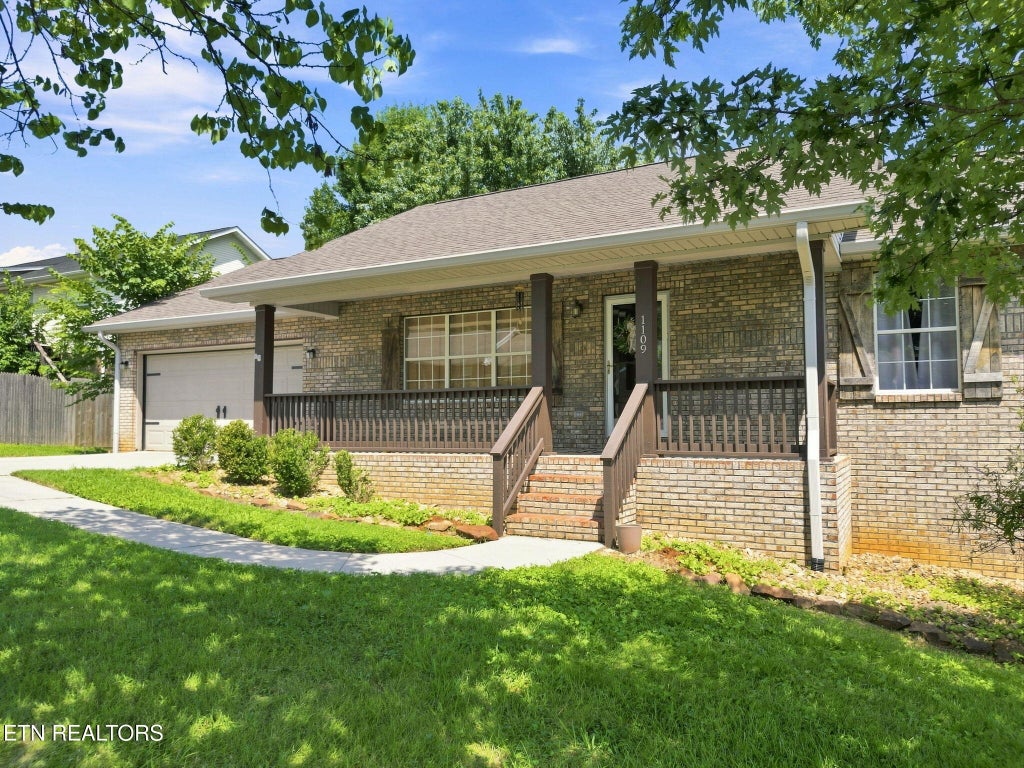 Photo of 1109 Willow Creek Circle, Maryville, TN 37804 (MLS # 1352436)