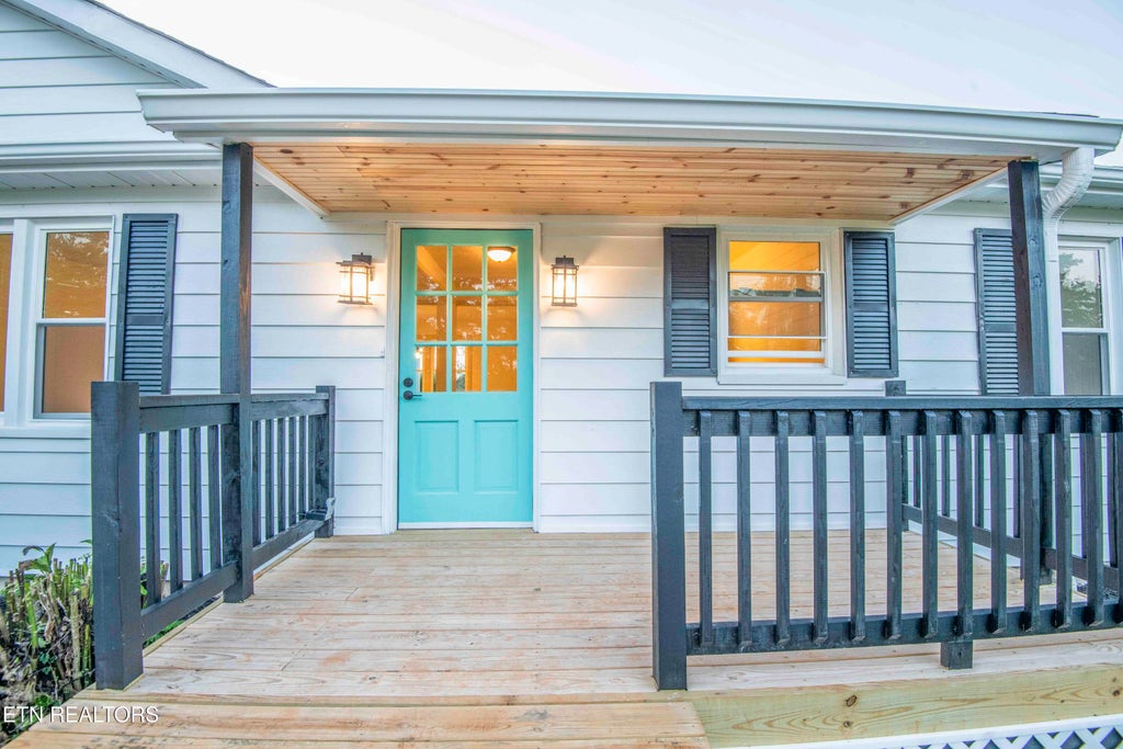 Photo of 1618 Old Niles Ferry Rd, Maryville, TN 37803 (MLS # 1355923)