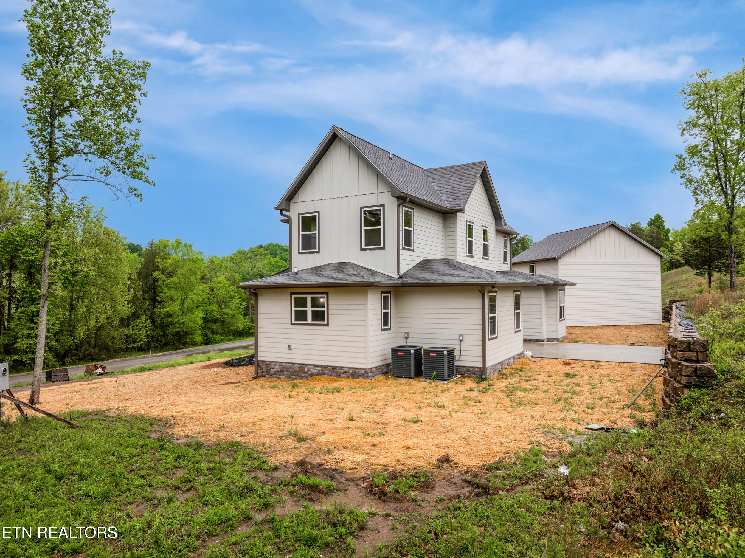 706 Paso Trail Way