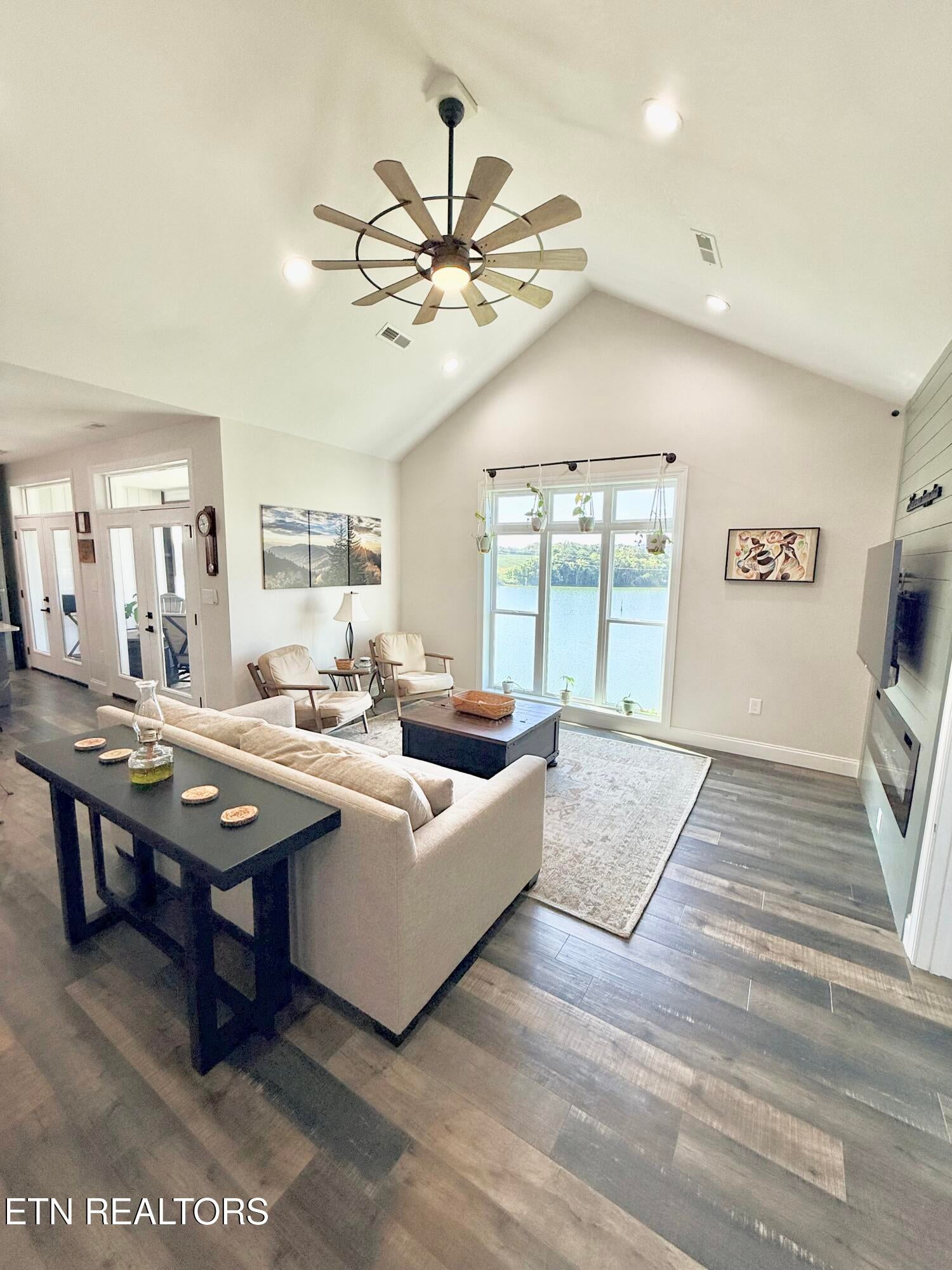 155 Lakeshore Bay Drive