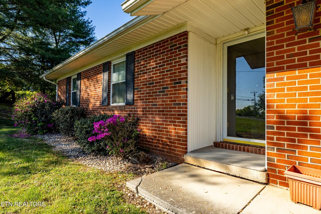Photo of 807 Marcaro Lane, Maryville, TN 37801 (MLS # 1336474)