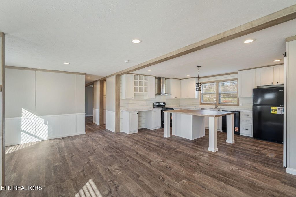 Photo of 324 West Blvd, Oneida, TN 37841 (MLS # 1326114)