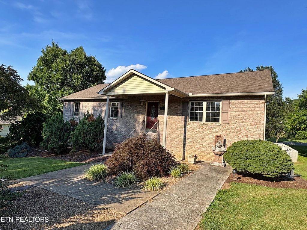 Photo of 215 Courtney Circle, Cumberland Gap, TN 37724 (MLS # 1346026)