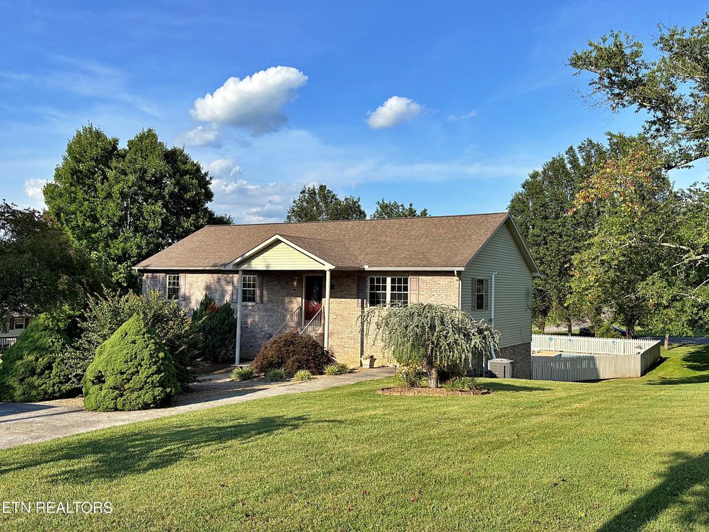 Photo of 215 Courtney Circle, Cumberland Gap, TN 37724 (MLS # 1346026)