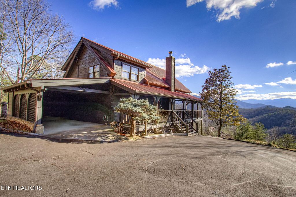 Photo of 2568 Raccoon Hollow Way, Sevierville, TN 37862 (MLS # 1325759)