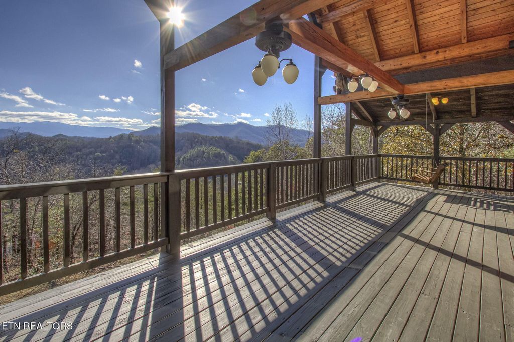 Photo of 2568 Raccoon Hollow Way, Sevierville, TN 37862 (MLS # 1325759)