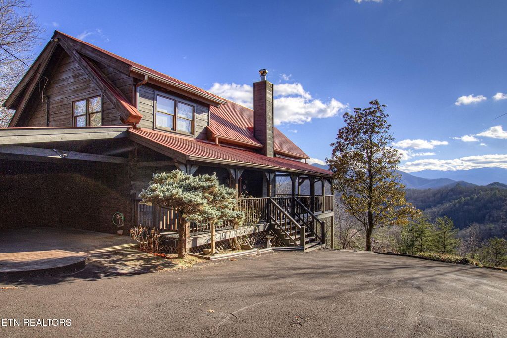 Photo of 2568 Raccoon Hollow Way, Sevierville, TN 37862 (MLS # 1325759)