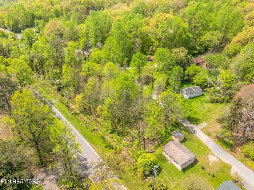 Photo of 6 Hen Valley Rd, Oliver Springs, TN 37840 (MLS # 1298439)